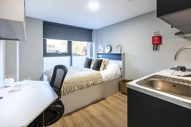 1 bed studio, Jocelyn Square, Merchant City, Glasgow, G15JY - Image 1